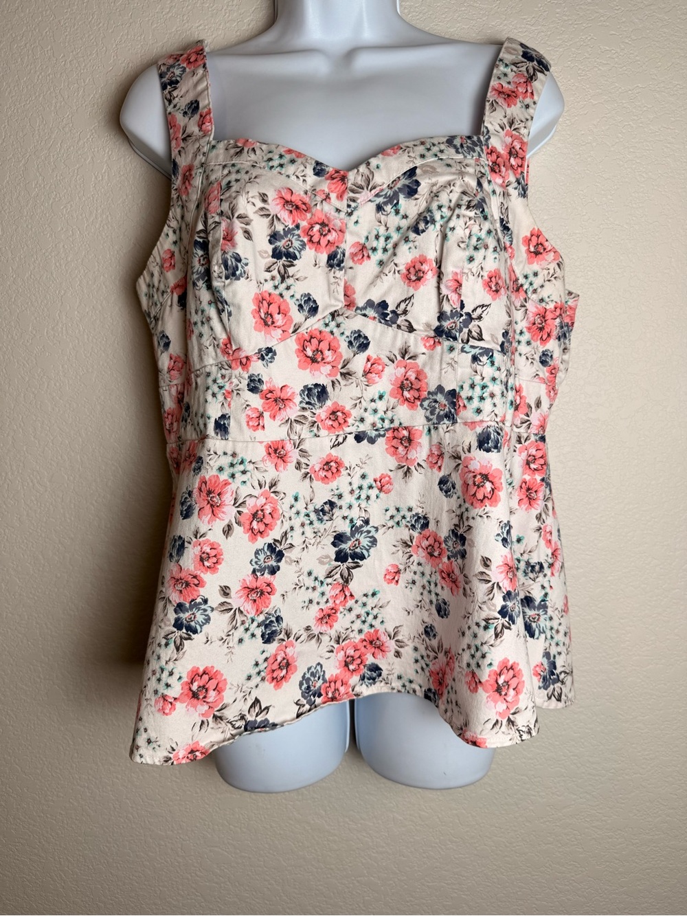 TORRID Cream Floral Sweetheart Neckline Tank with Coral & Navy Blooms Women Sz 0